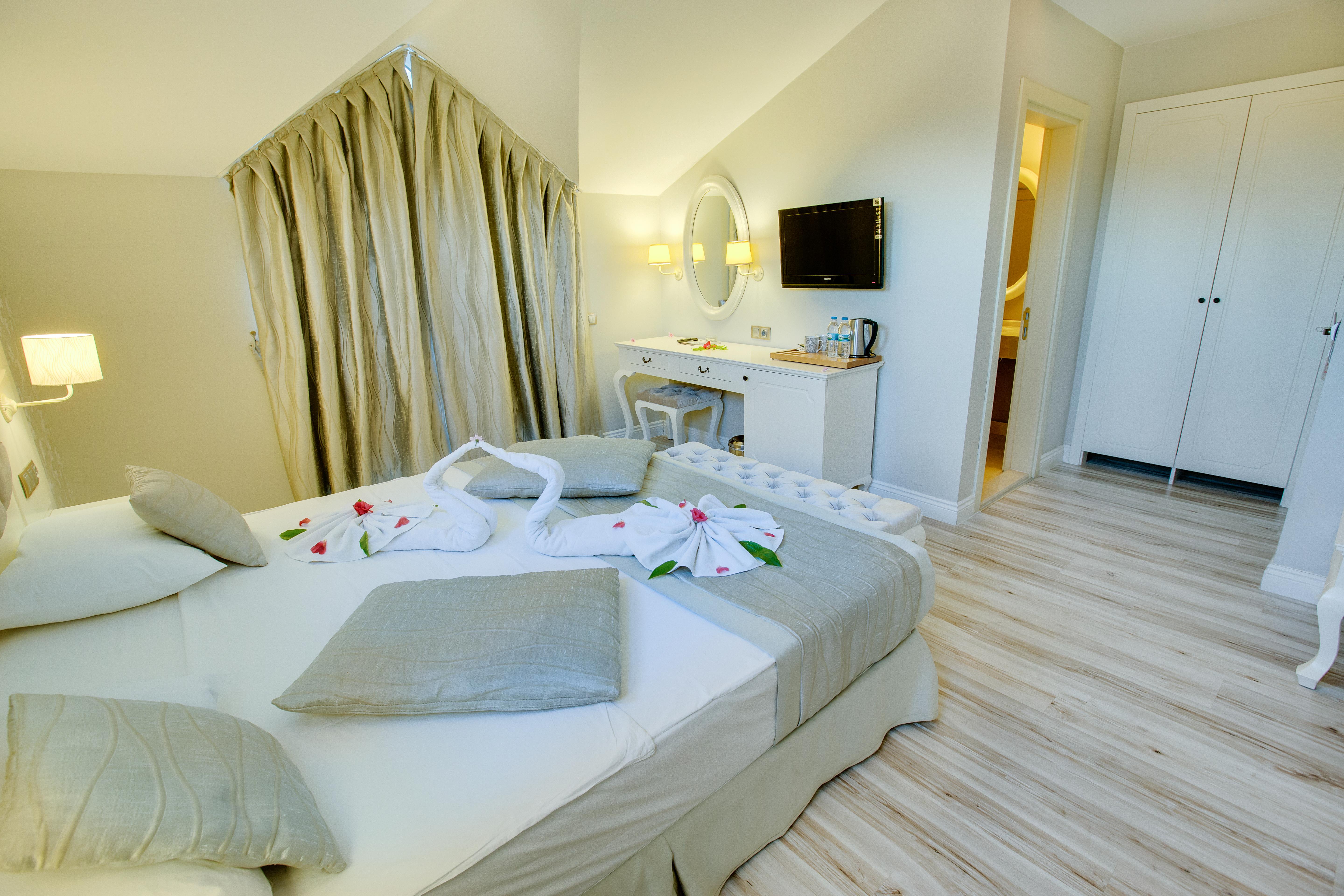 Pinehill Hotel & Suites Oludeniz Exterior photo