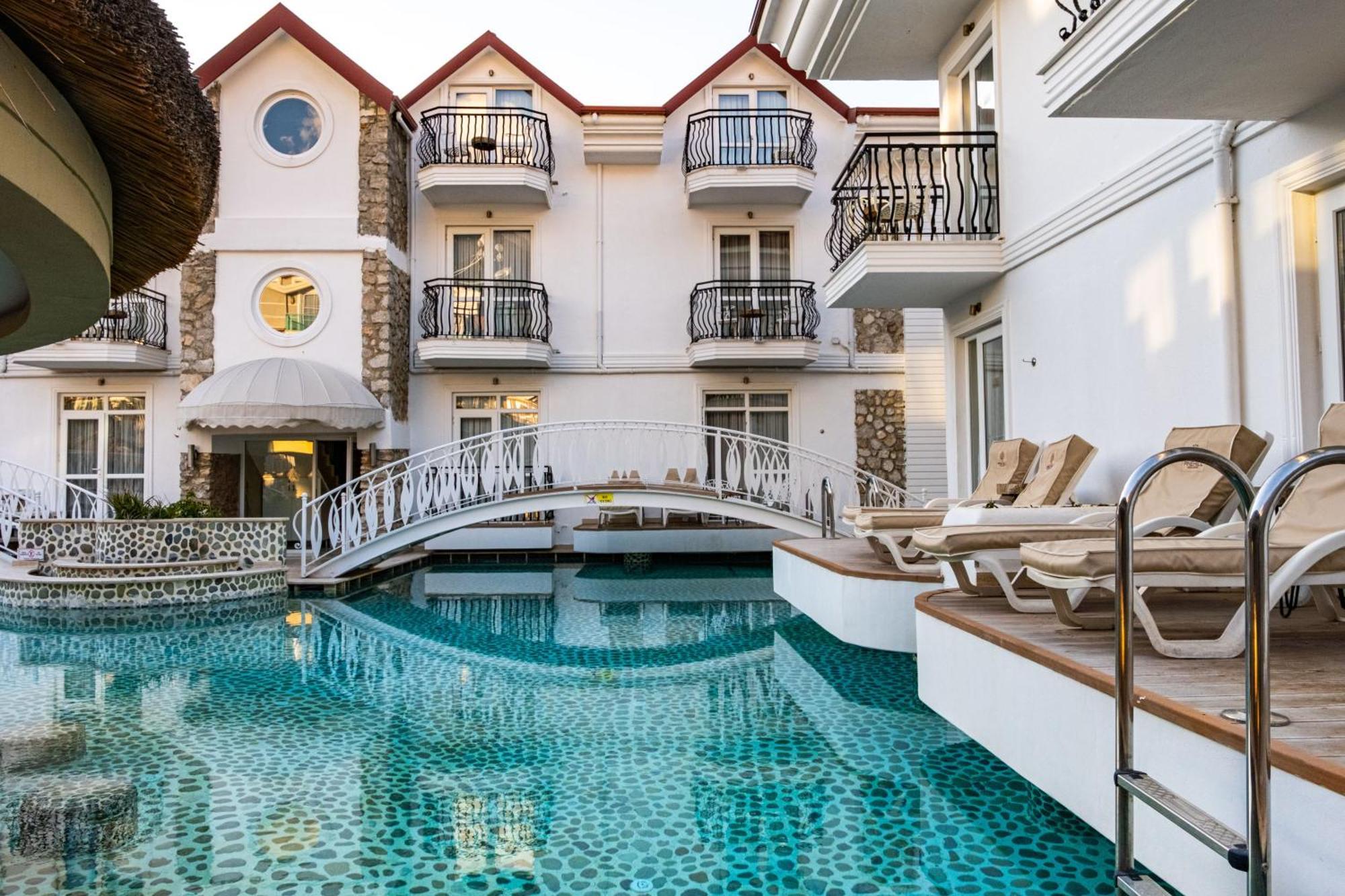 Pinehill Hotel & Suites Oludeniz Exterior photo