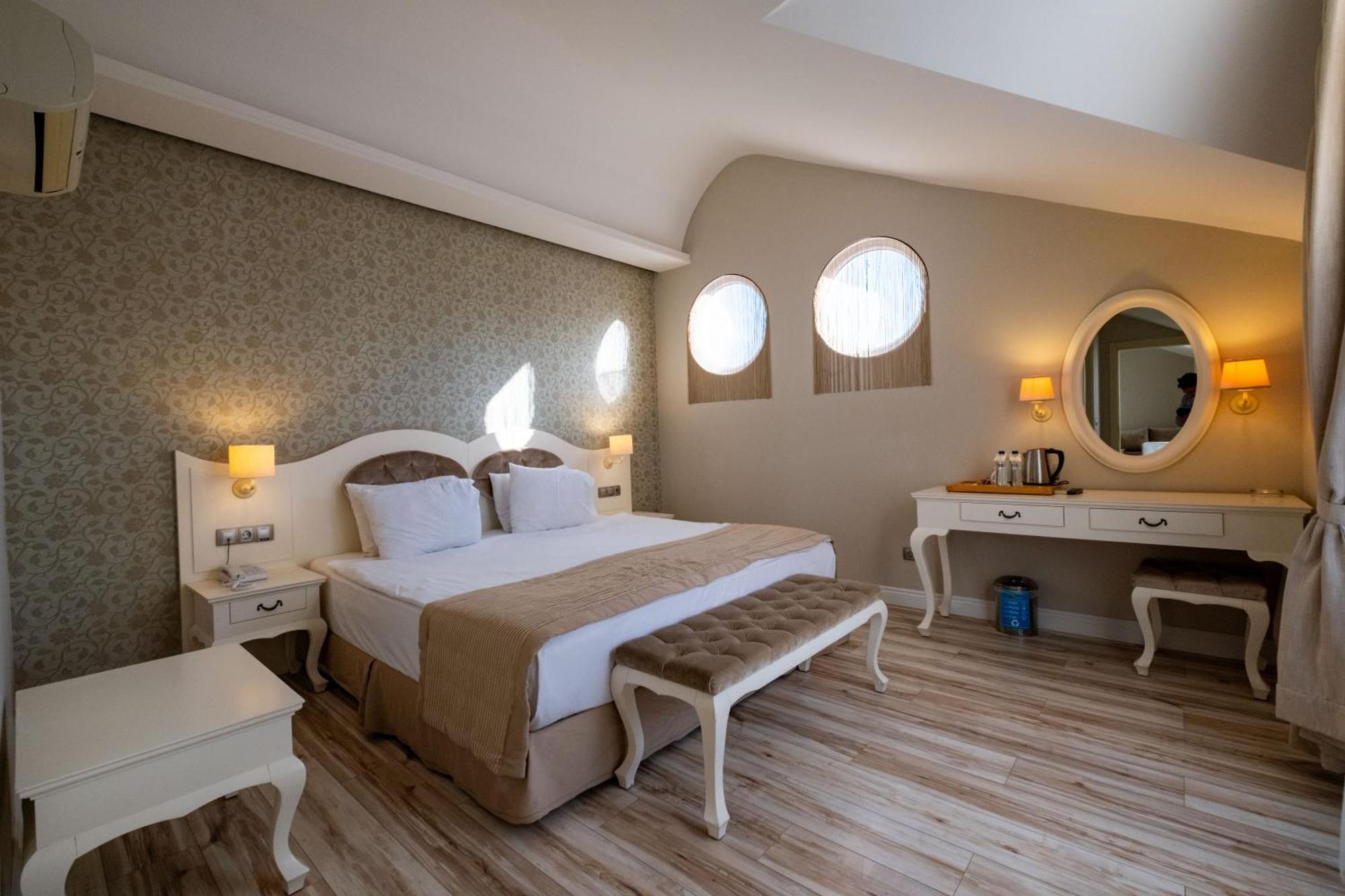 Pinehill Hotel & Suites Oludeniz Exterior photo
