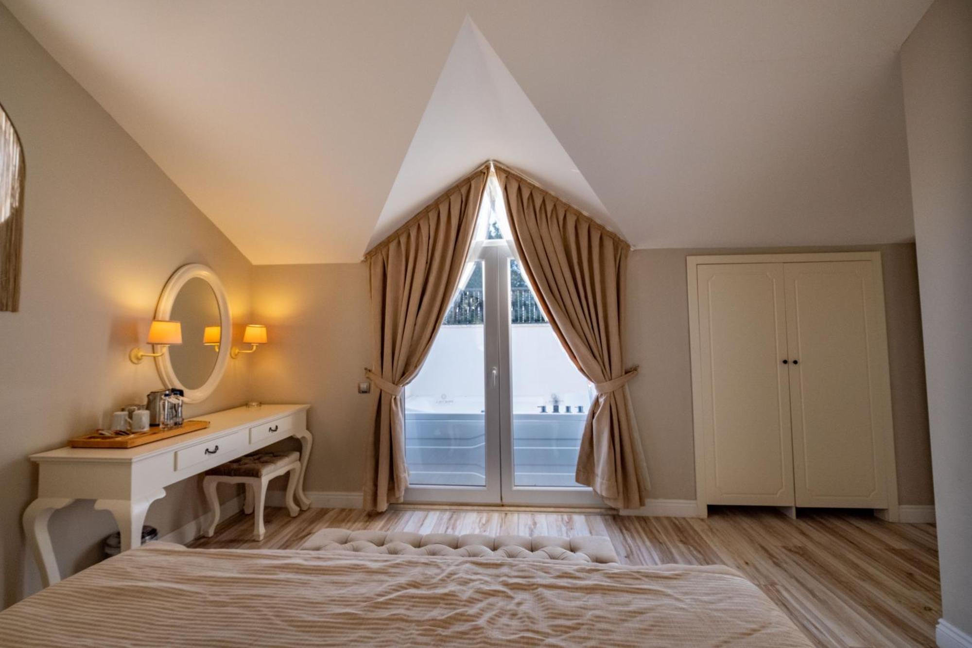 Pinehill Hotel & Suites Oludeniz Exterior photo