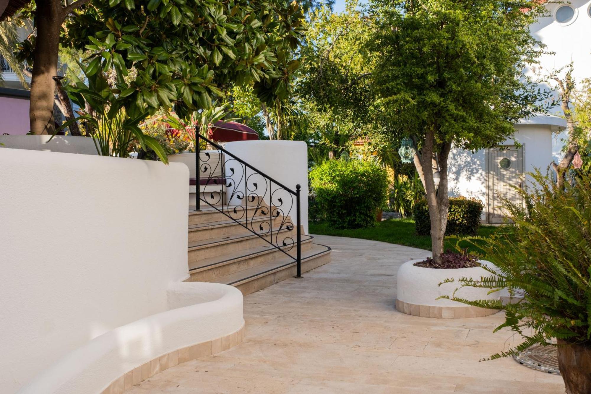 Pinehill Hotel & Suites Oludeniz Exterior photo
